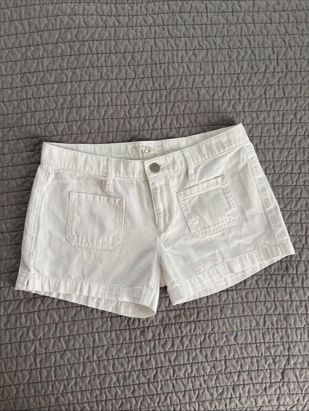 LOFT White Patch Pocket Denim Shorts, Like New , Size 0